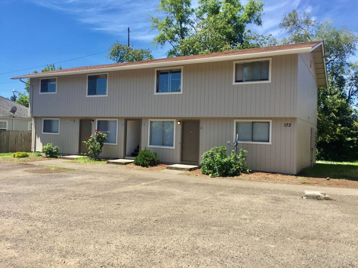 Apartment for rent at 177 C St, Lebanon, OR 97355