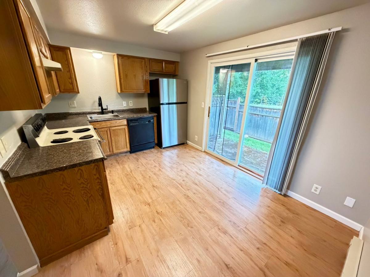 Apartment for rent at 177 C St, Lebanon, OR 97355