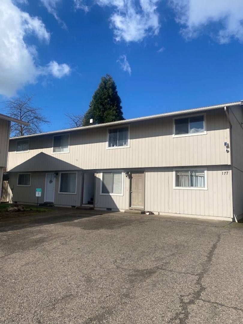 Apartment for rent at 177 C St, Lebanon, OR 97355