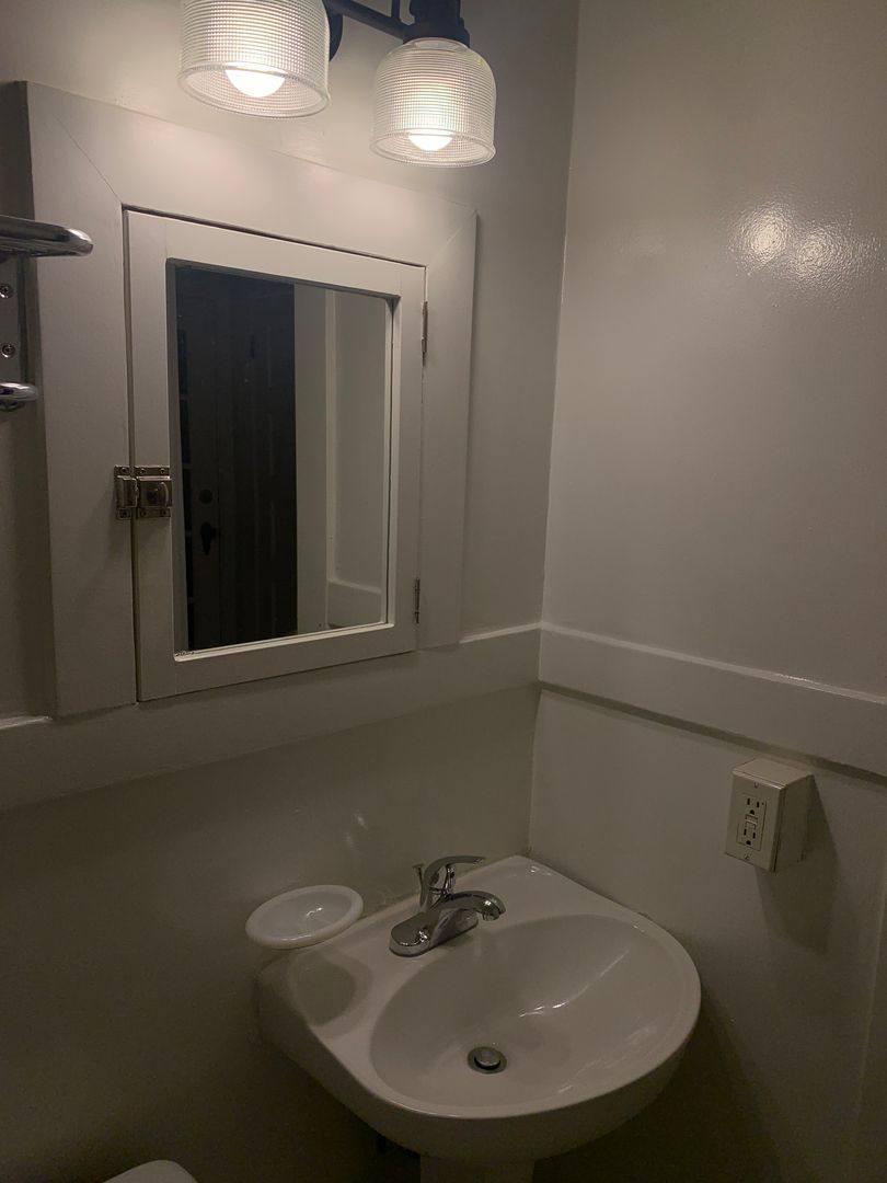 Apartment for rent at 1631 NW Everett St, Portland, OR 97209