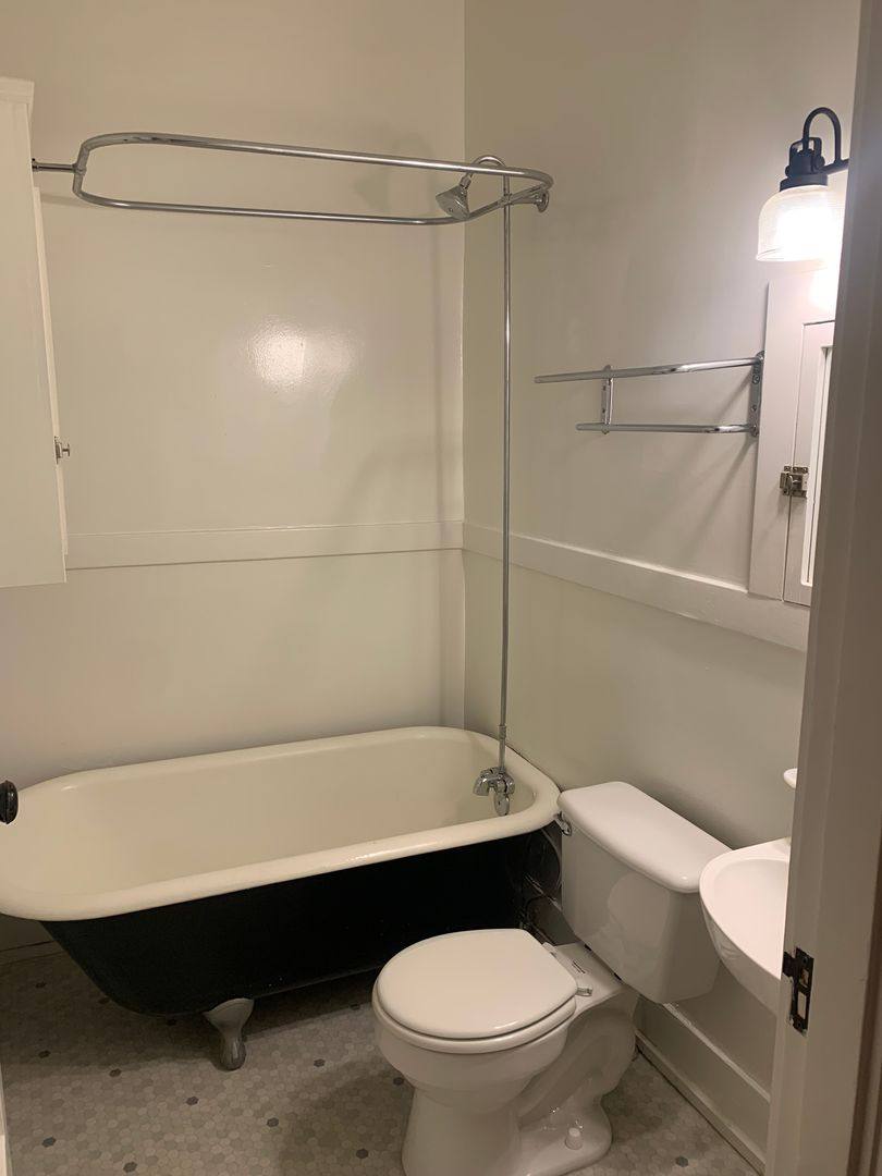 Apartment for rent at 1631 NW Everett St, Portland, OR 97209