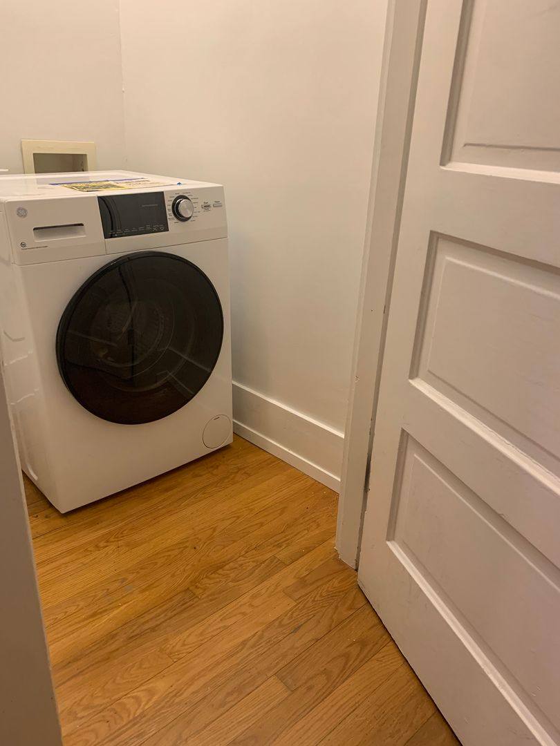 Apartment for rent at 1631 NW Everett St, Portland, OR 97209