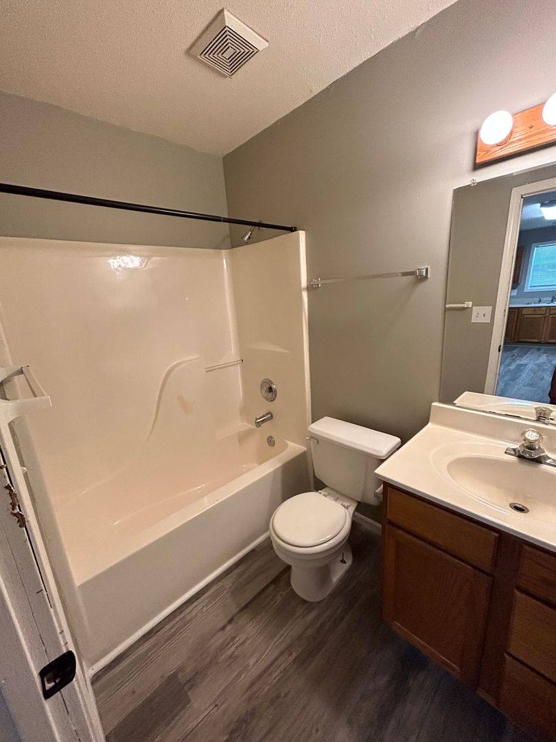 Apartment for rent at 2650 Oakbrook Dr, Columbia, MO 65202