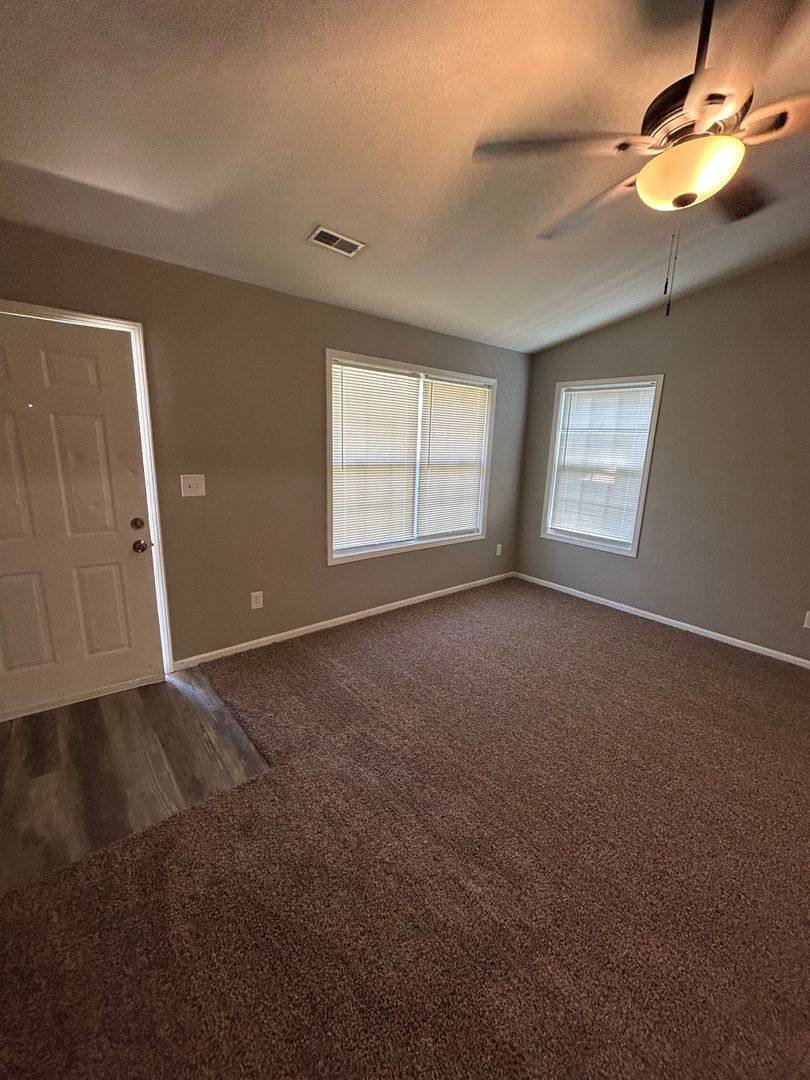 Apartment for rent at 2650 Oakbrook Dr, Columbia, MO 65202
