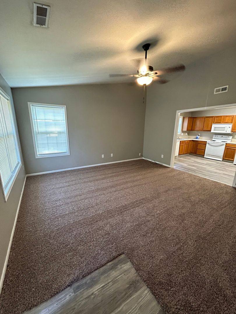 Apartment for rent at 2650 Oakbrook Dr, Columbia, MO 65202