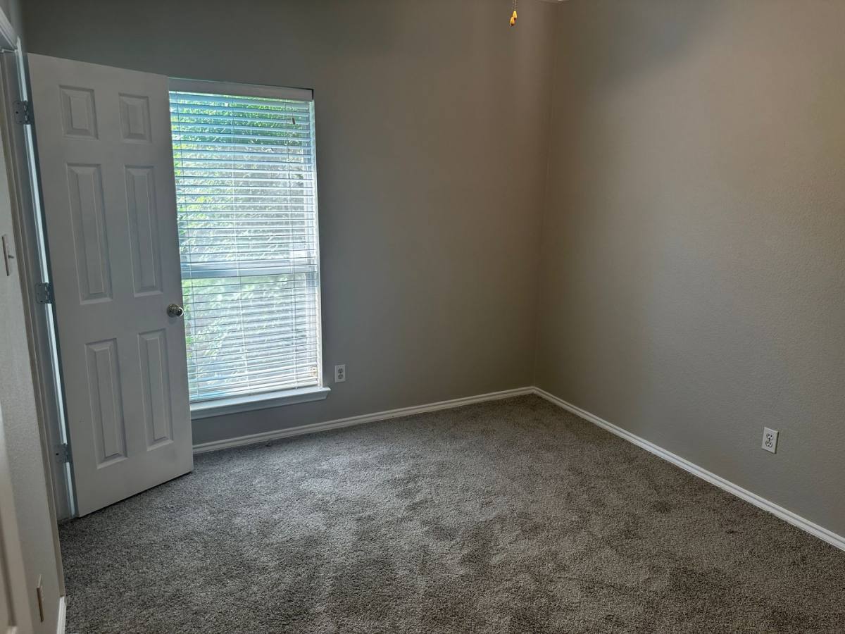 House for rent at 1809 Estates Dr, Mansfield, TX 76063