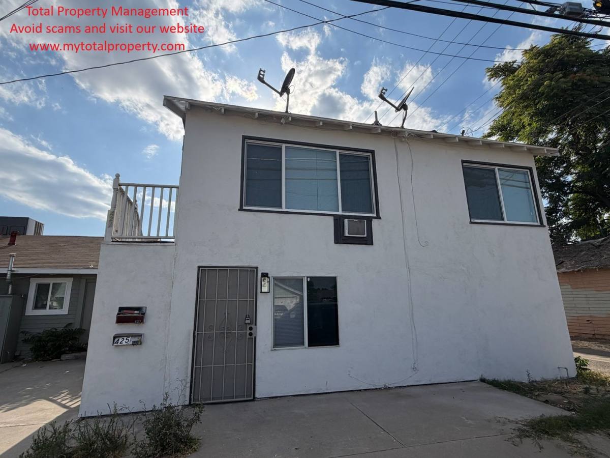 Apartment for rent at 425 Center St, Tulare, CA 93274