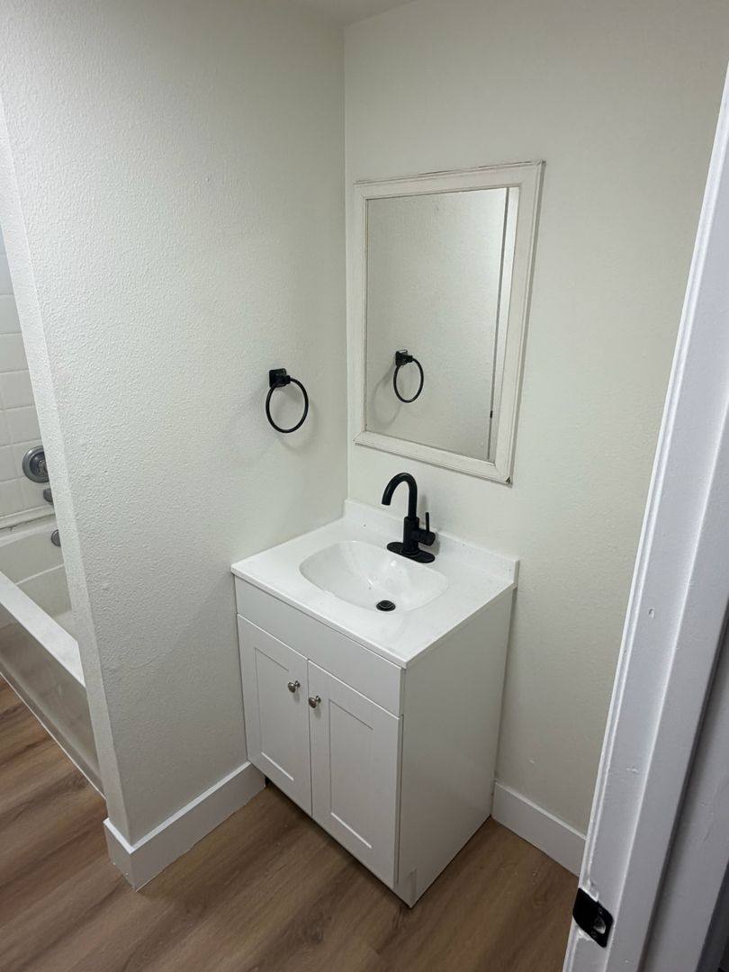 Apartment for rent at 425 Center St, Tulare, CA 93274
