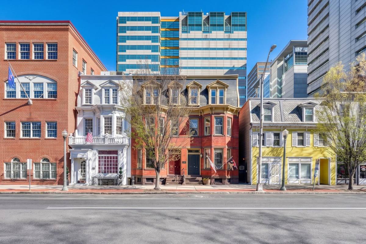 Apartment for rent at 411-411 1 2 Walnut St, Harrisburg, PA 17101