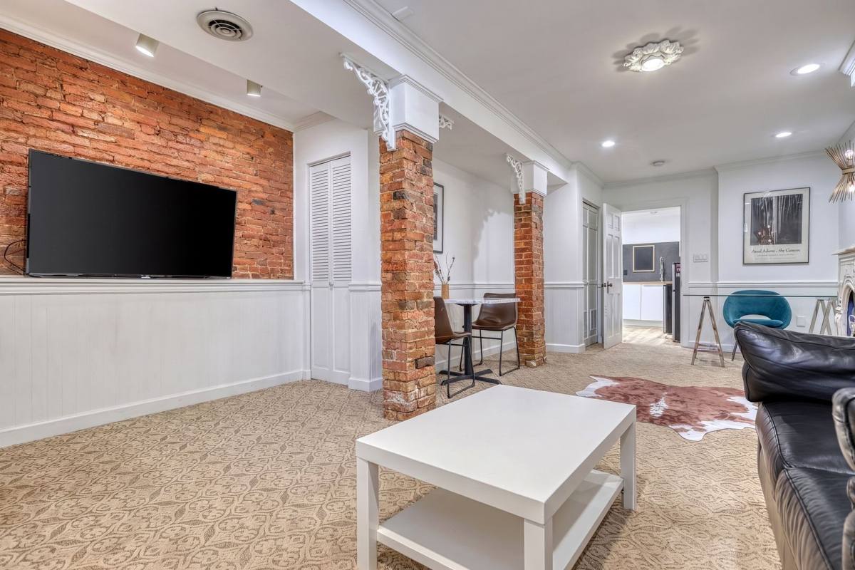 Apartment for rent at 411-411 1 2 Walnut St, Harrisburg, PA 17101