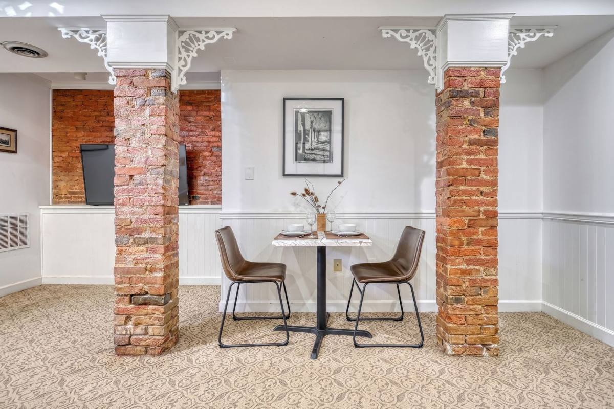 Apartment for rent at 411-411 1 2 Walnut St, Harrisburg, PA 17101