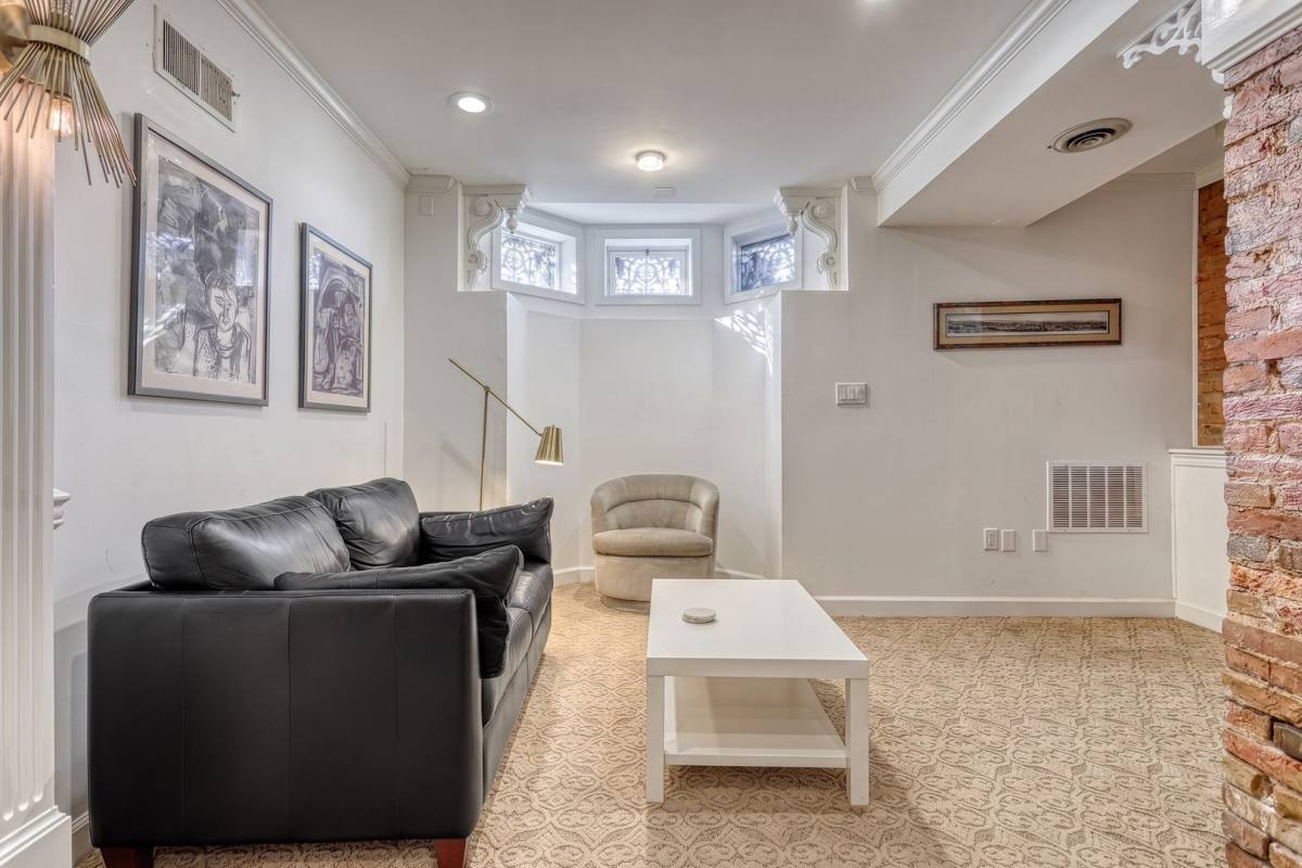 Apartment for rent at 411-411 1 2 Walnut St, Harrisburg, PA 17101
