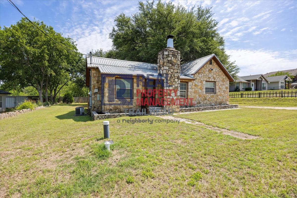 House for rent at 607 Bryan St, Glen Rose, TX 76043