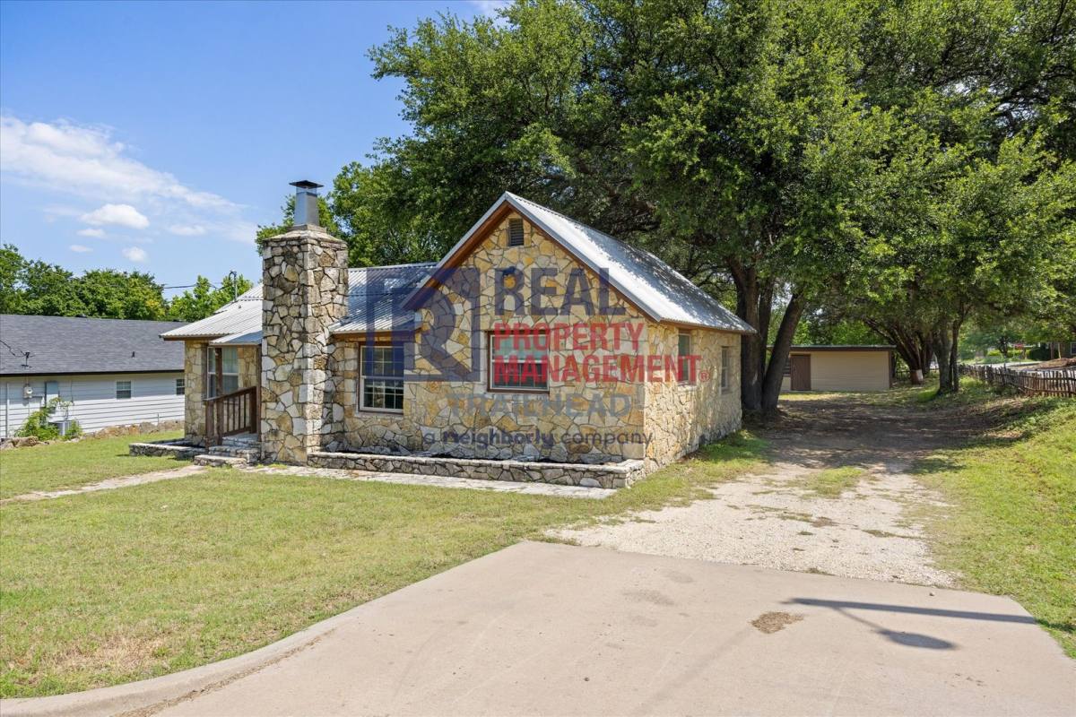 House for rent at 607 Bryan St, Glen Rose, TX 76043