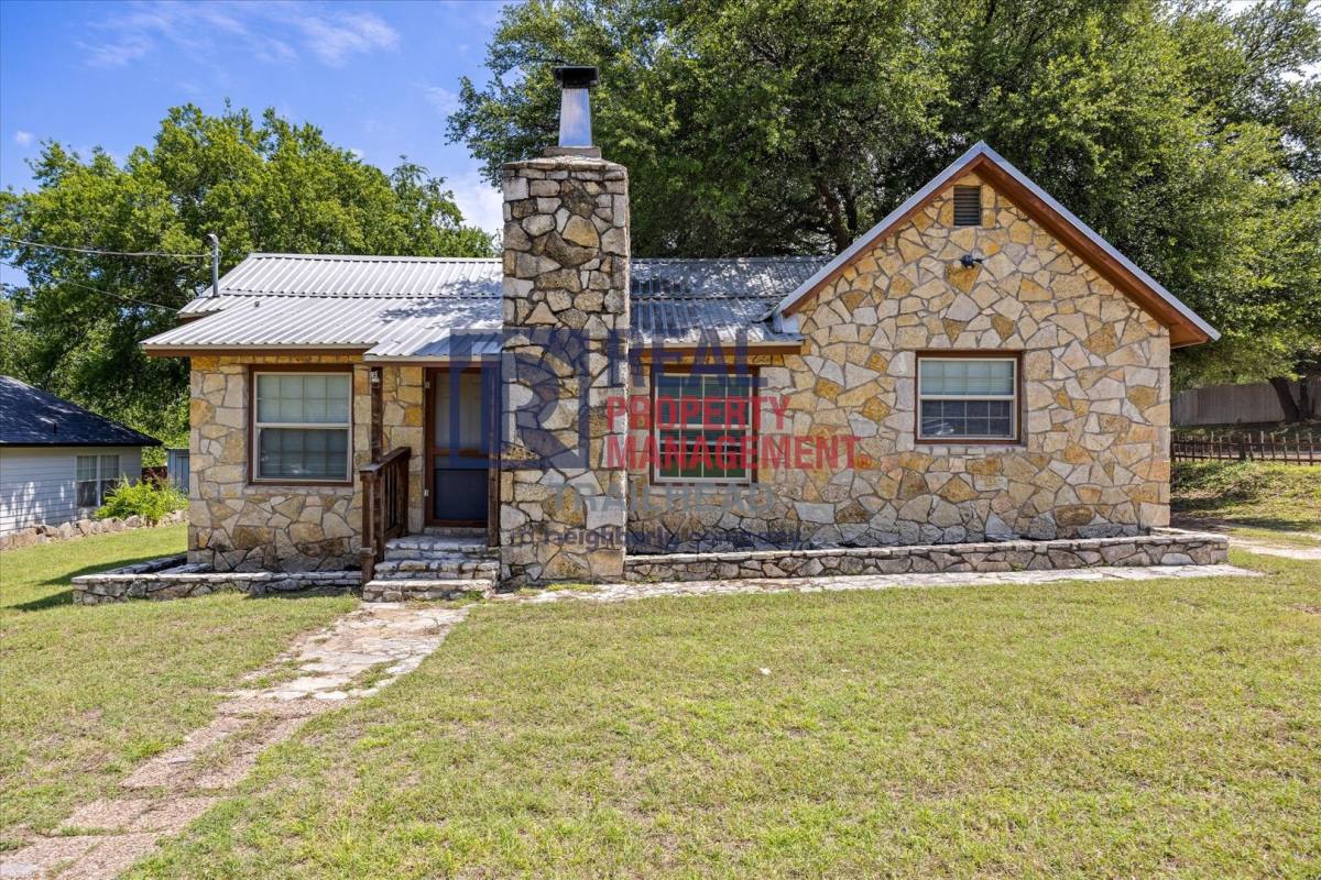House for rent at 607 Bryan St, Glen Rose, TX 76043