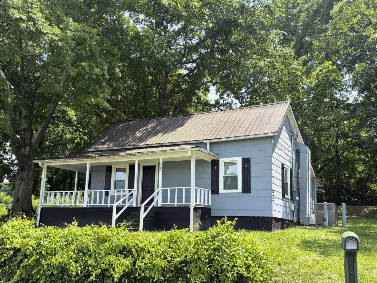 House for rent at 306 Railroad St, Pickens, SC 29671