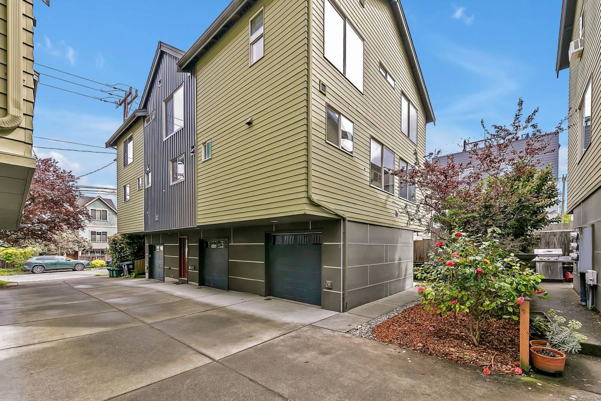 Townhouse for rent at 4781 35th Ave S, Seattle, WA 98118