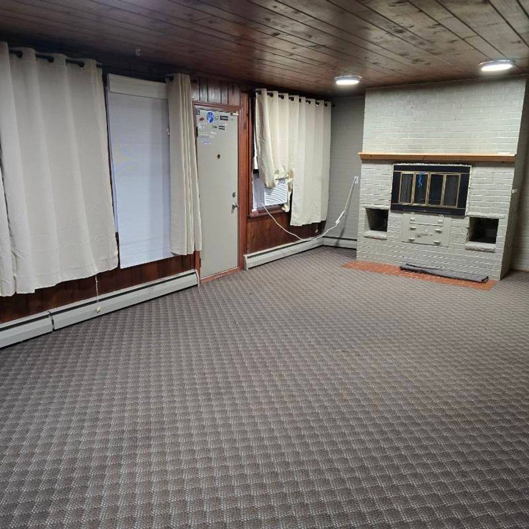 House for rent at 370 W Square Lake Rd, Troy, MI 48098