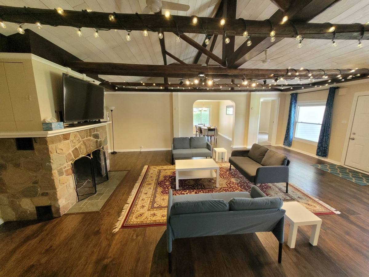 House for rent at 370 W Square Lake Rd, Troy, MI 48098