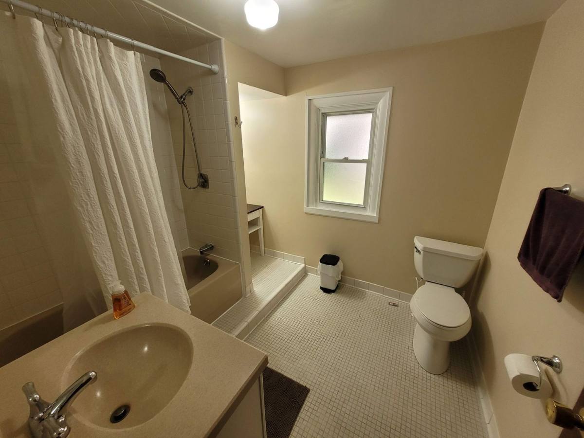 House for rent at 370 W Square Lake Rd, Troy, MI 48098