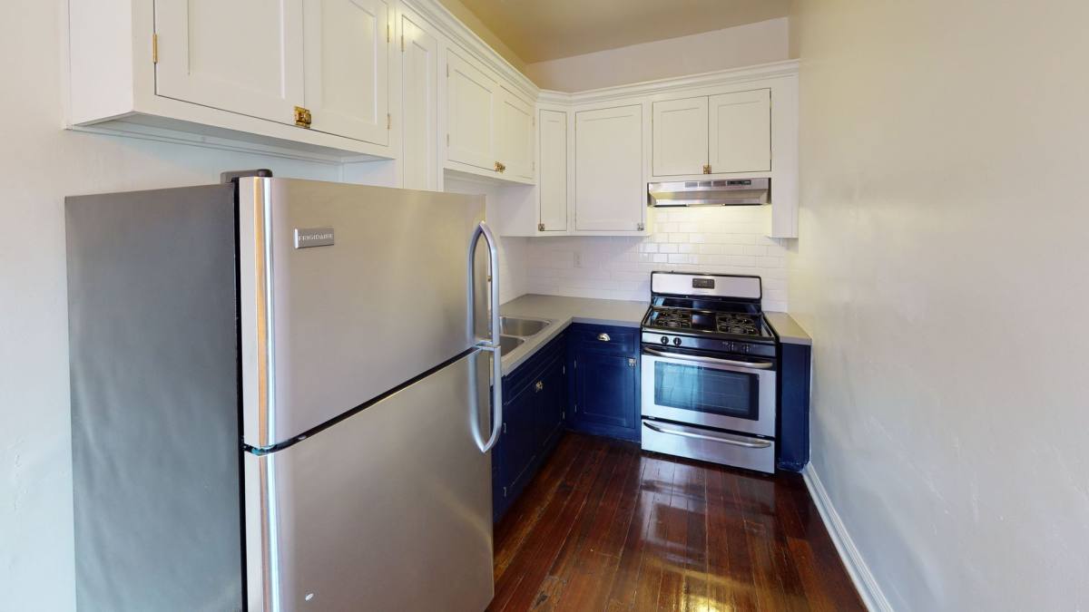 Apartment for rent at 908 S Hobart Blvd, Los Angeles, CA 90006