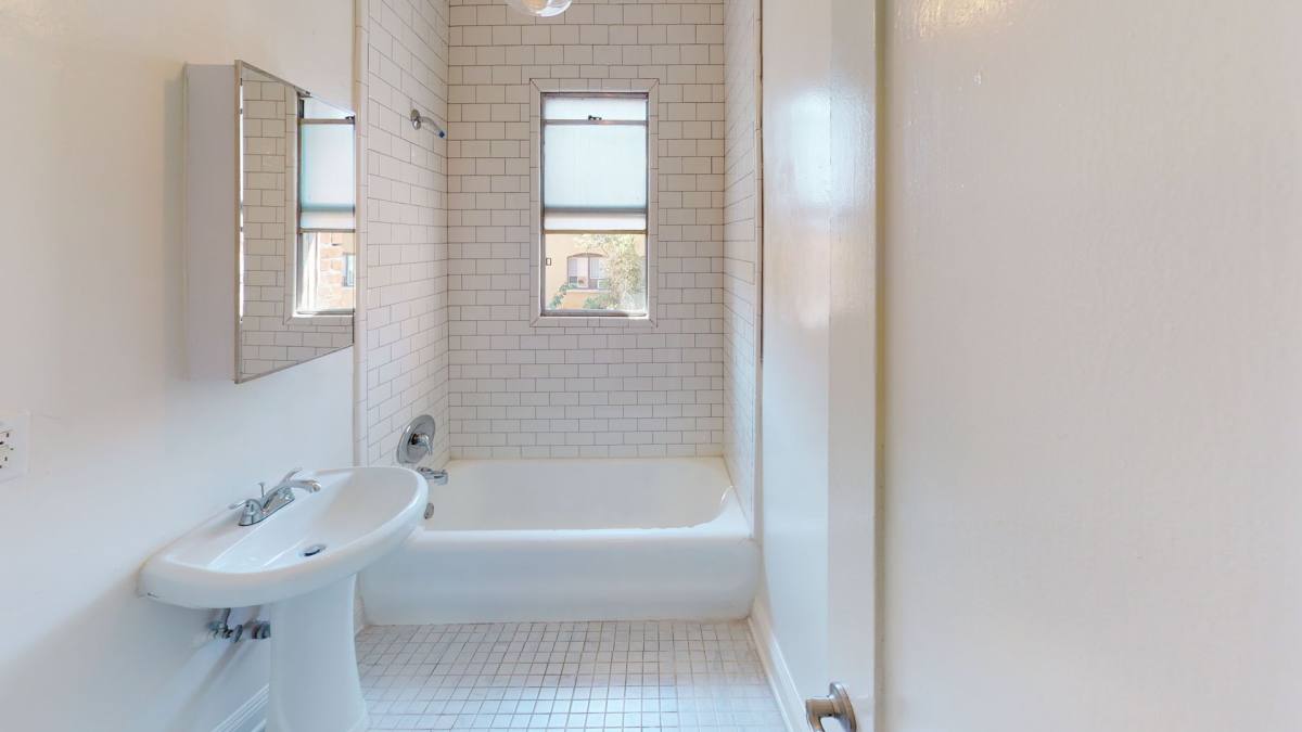 Apartment for rent at 908 S Hobart Blvd, Los Angeles, CA 90006