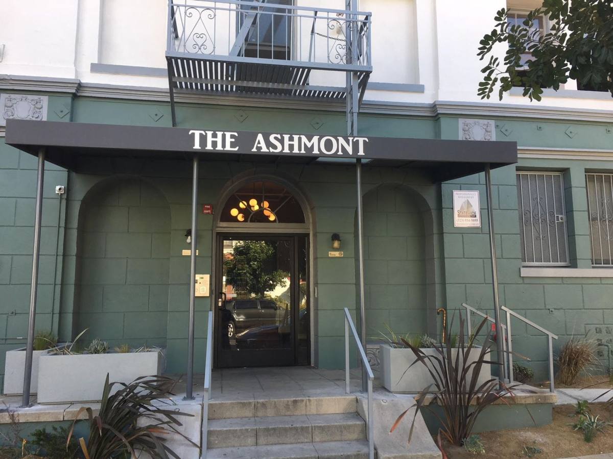 Apartment for rent at 908 S Hobart Blvd, Los Angeles, CA 90006