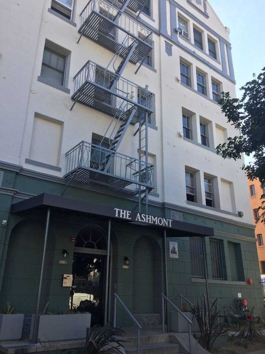 Apartment for rent at 908 S Hobart Blvd, Los Angeles, CA 90006