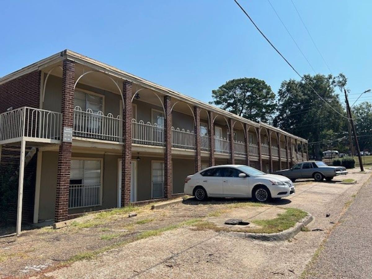 Apartment for rent at 1505 N W St, Jackson, MS 39202
