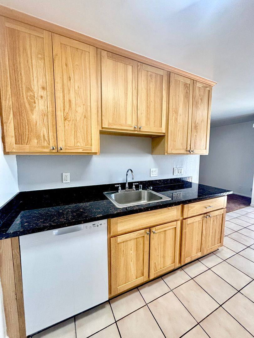 Apartment for rent at 986 Warren St, Hayward, CA 94541