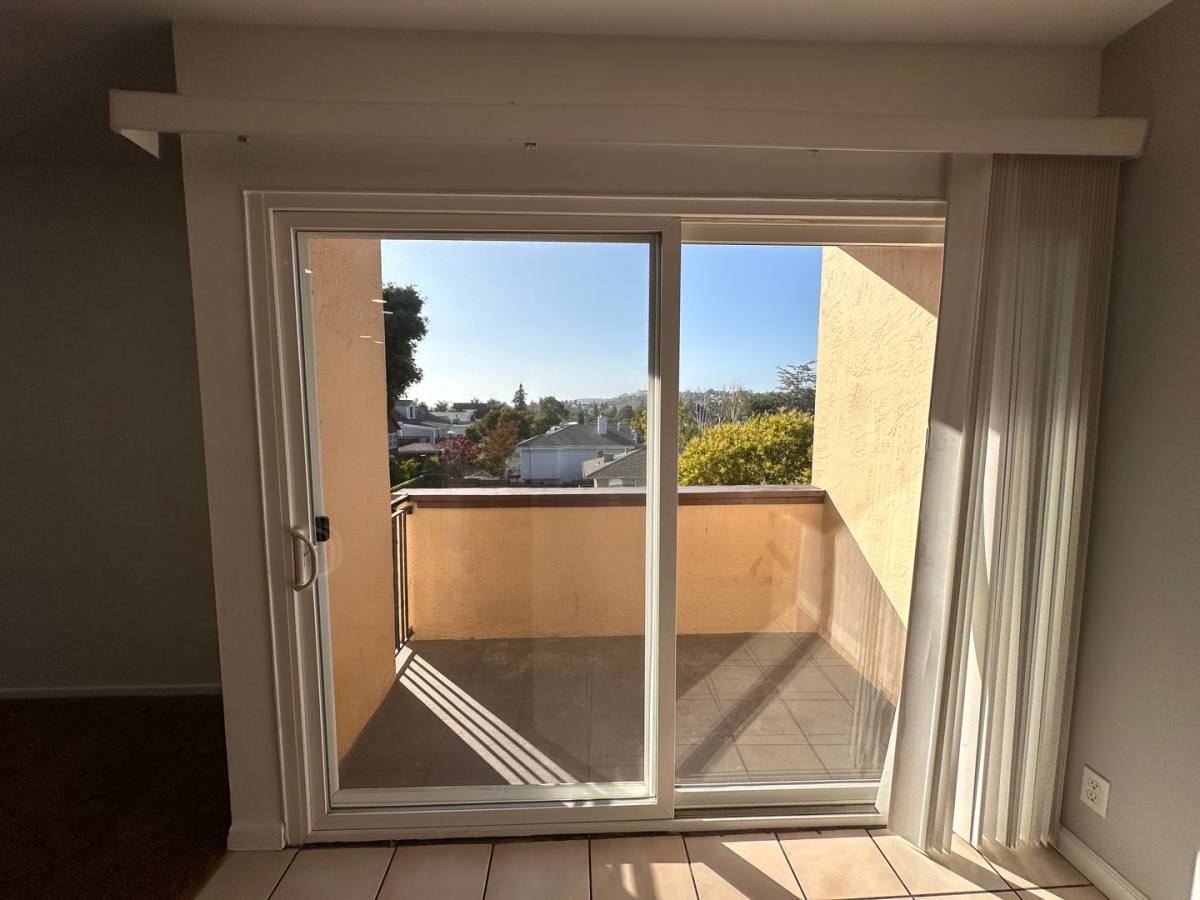 Apartment for rent at 986 Warren St, Hayward, CA 94541