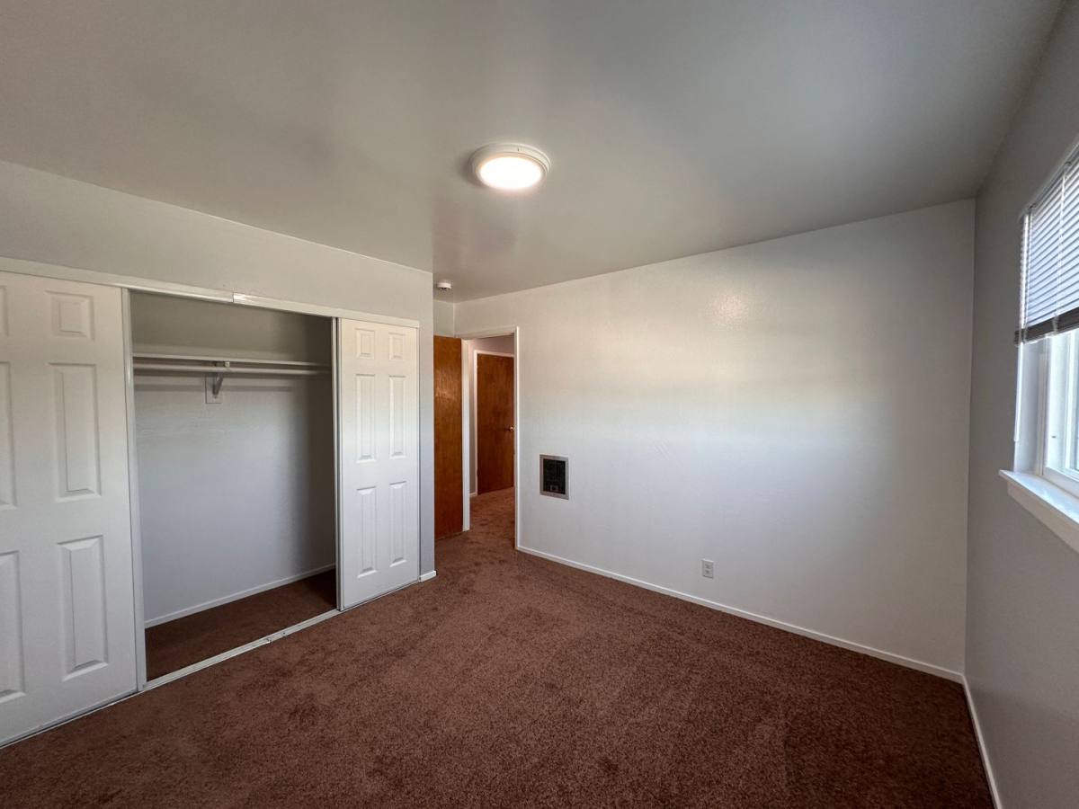 Apartment for rent at 986 Warren St, Hayward, CA 94541