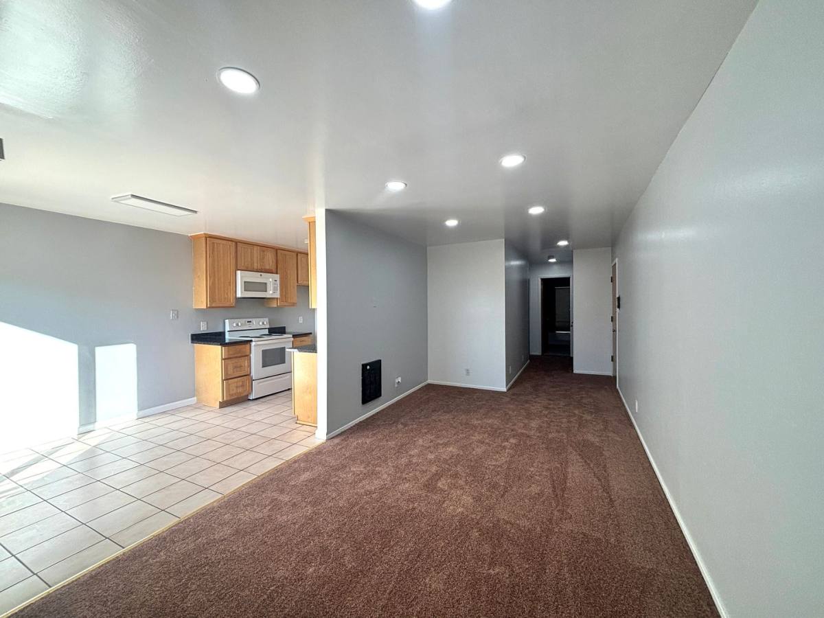 Apartment for rent at 986 Warren St, Hayward, CA 94541
