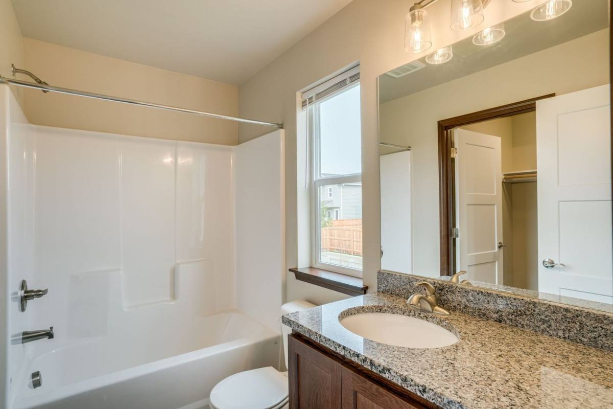 House for rent at 489 S Kansas Loop, East Wenatchee, WA 98802