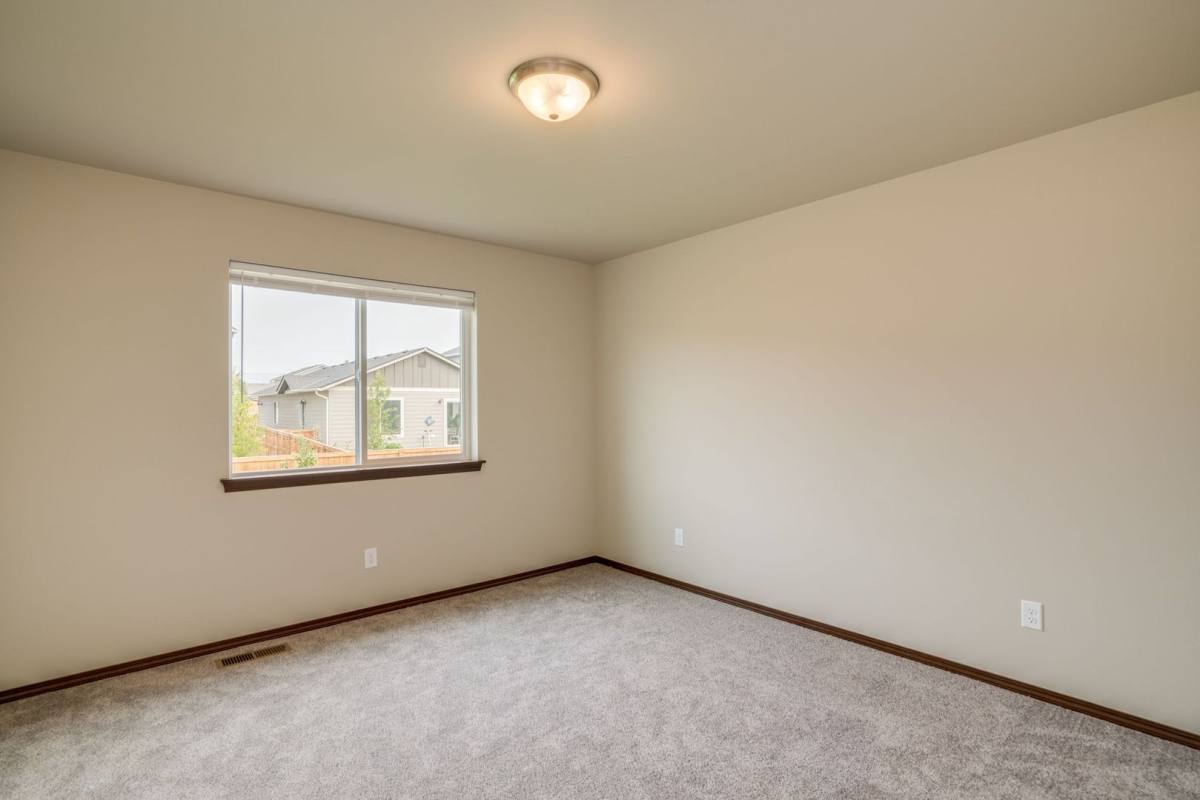 House for rent at 489 S Kansas Loop, East Wenatchee, WA 98802
