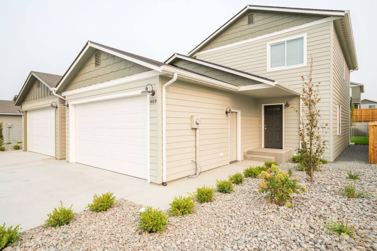 House for rent at 489 S Kansas Loop, East Wenatchee, WA 98802