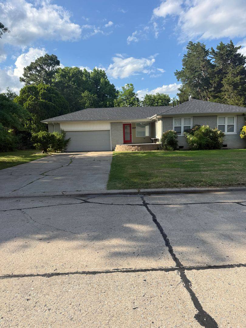 House for rent at 1215 Westlawn Dr, Norman, OK 73069