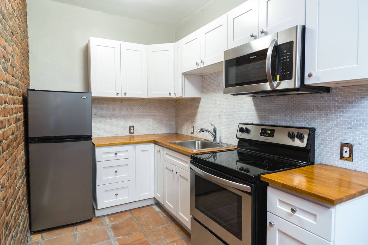 Apartment for rent at 729 - 735 S St Andrews Place, Los Angeles, CA 90005