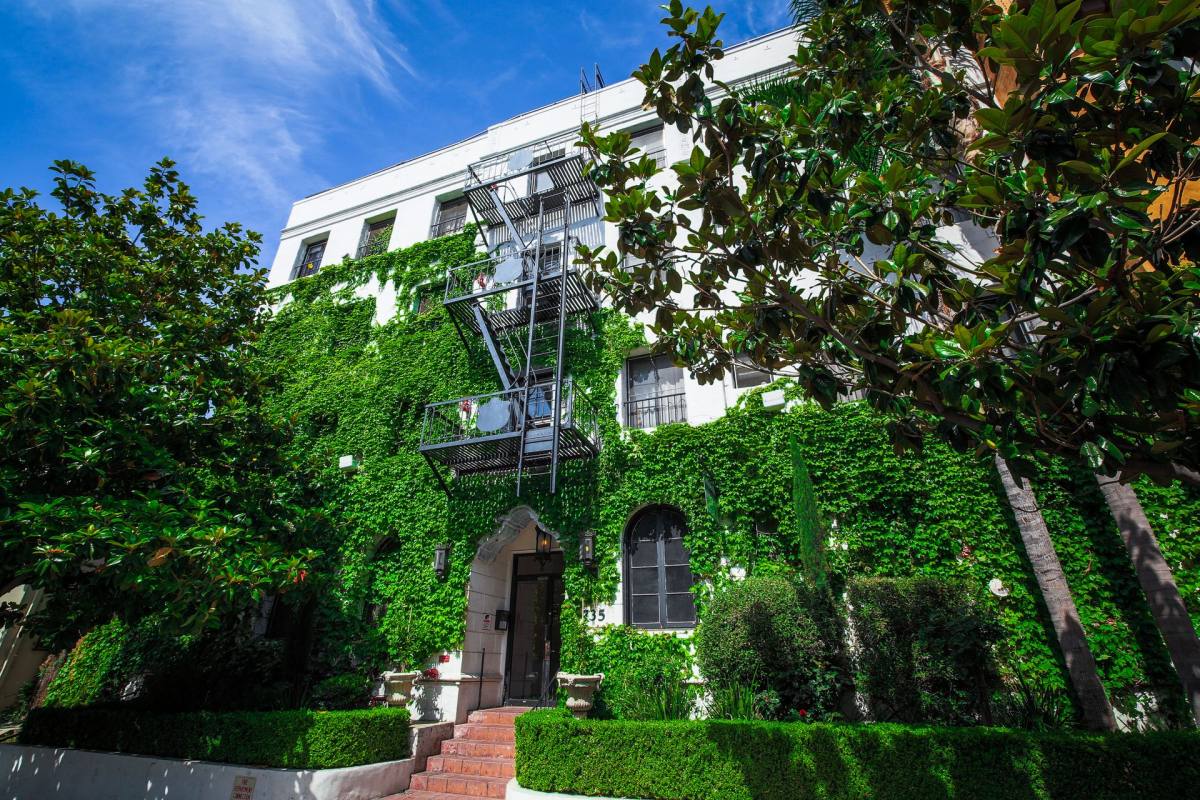 Apartment for rent at 729 - 735 S St Andrews Place, Los Angeles, CA 90005