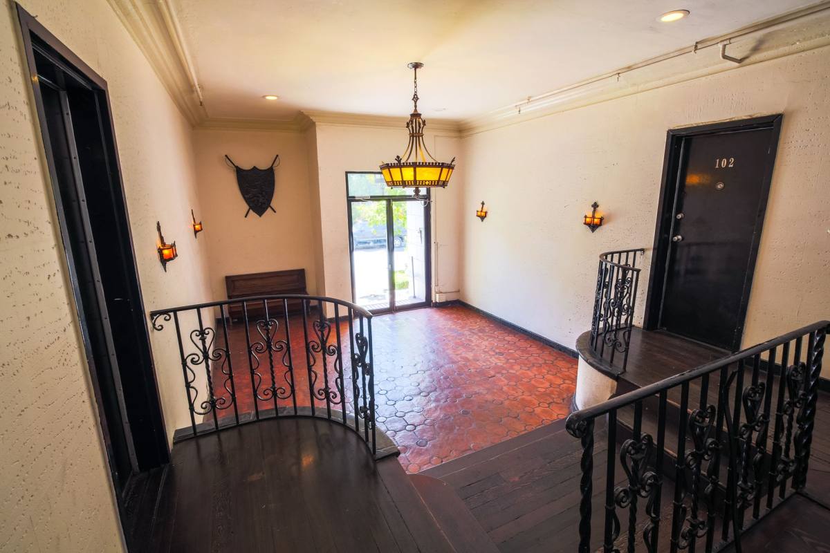 Apartment for rent at 729 - 735 S St Andrews Place, Los Angeles, CA 90005