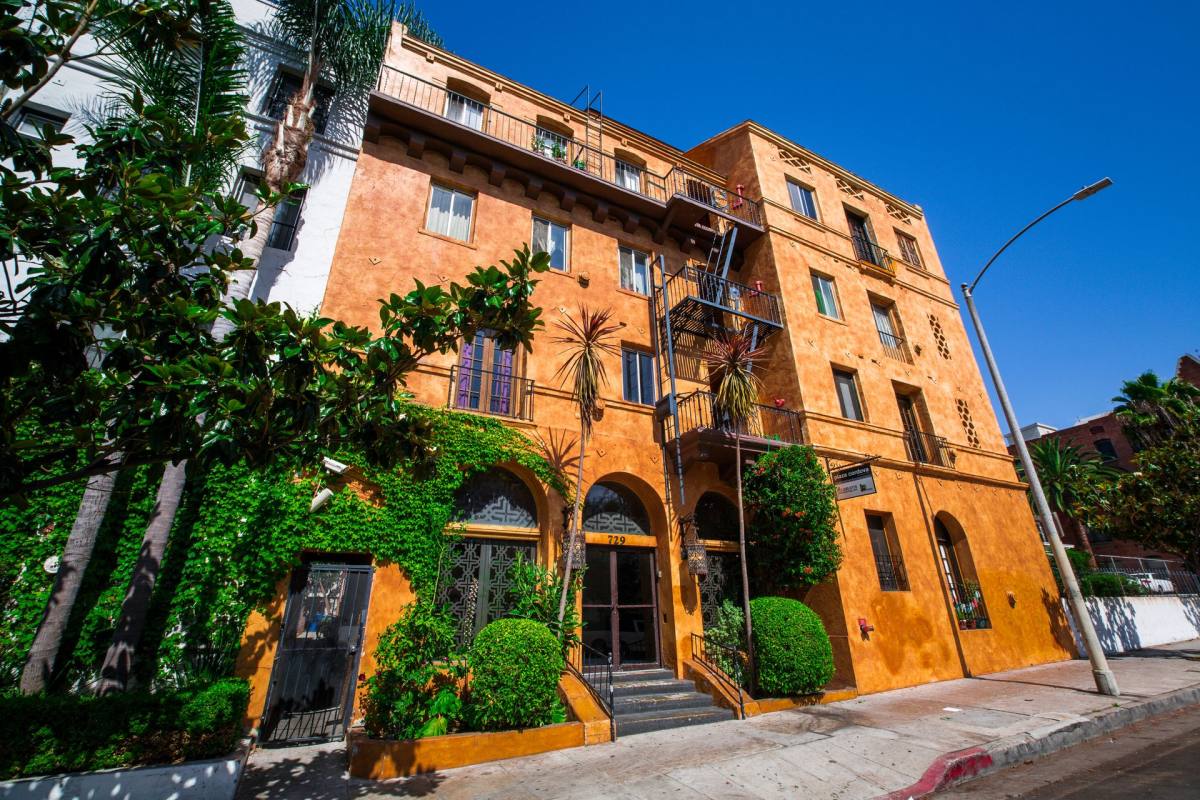 Apartment for rent at 729 - 735 S St Andrews Place, Los Angeles, CA 90005