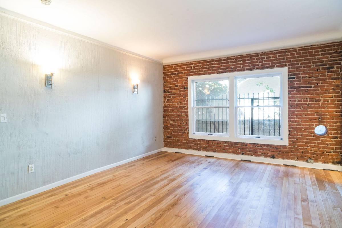 Apartment for rent at 729 - 735 S St Andrews Place, Los Angeles, CA 90005