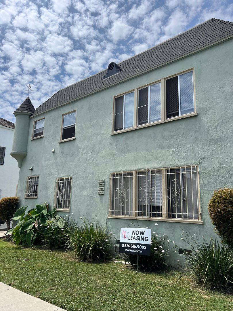 Apartment for rent at 439 N Spaulding Ave, Los Angeles, CA 90036