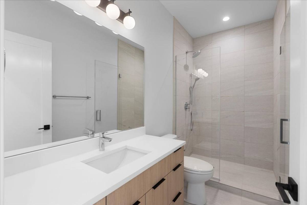 Apartment for rent at 904 W Dakin St, Chicago, IL 60613