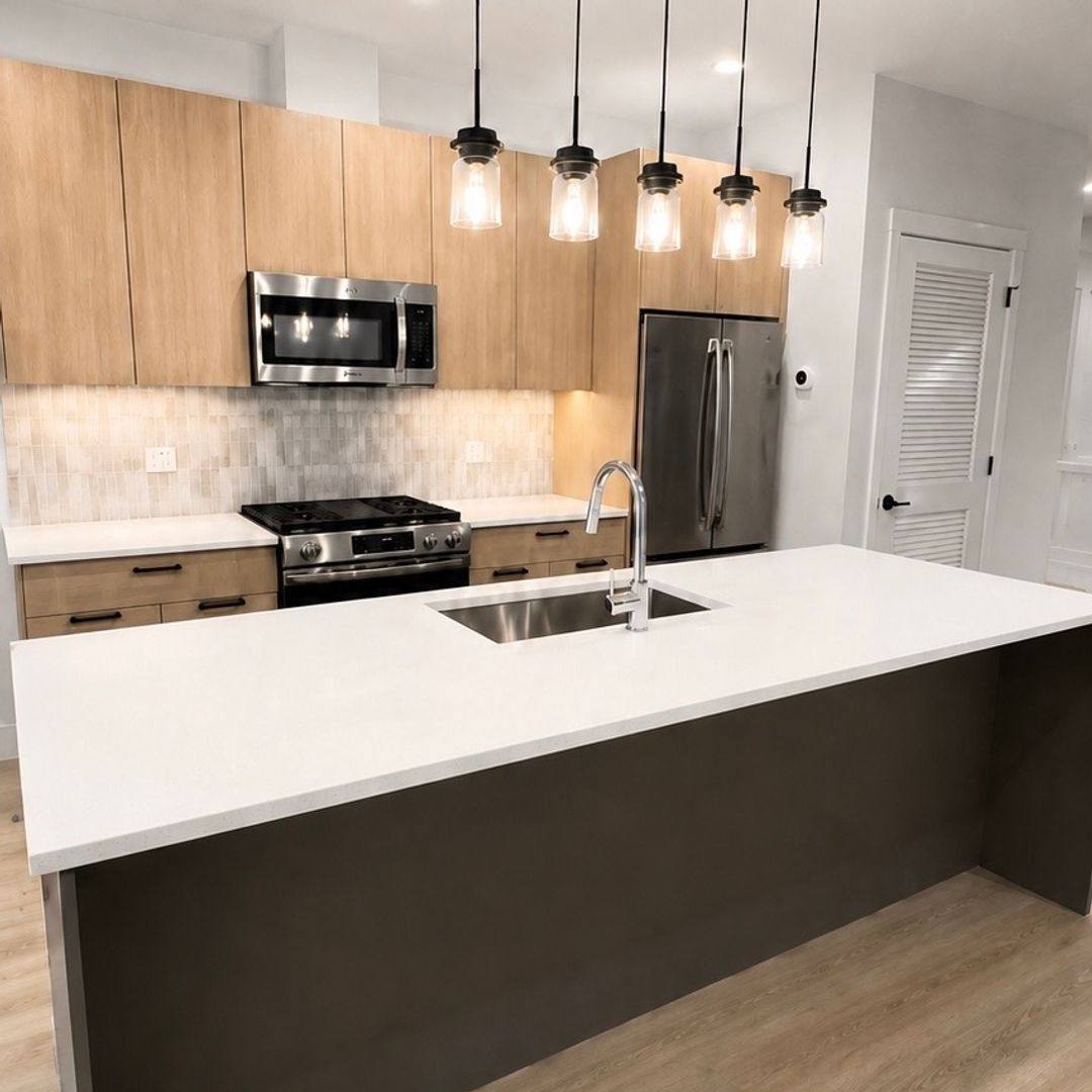 Apartment for rent at 904 W Dakin St, Chicago, IL 60613