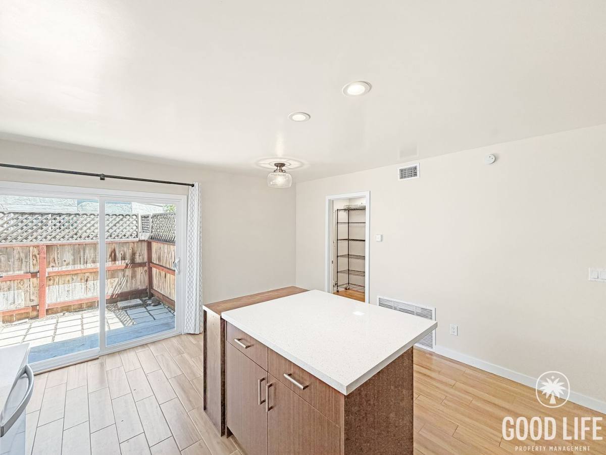 Townhouse for rent at 5071 La Cuenta Dr, San Diego, CA 92124