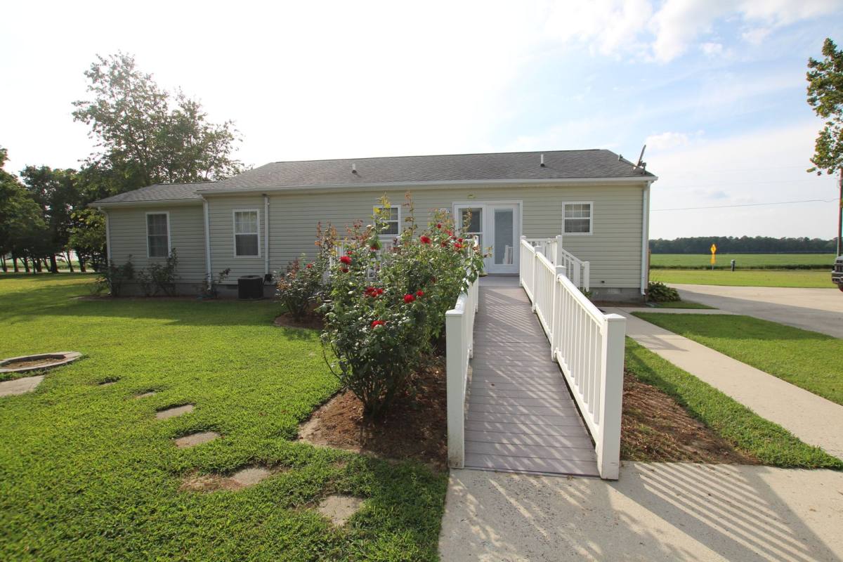 House for rent at 26499 Hollyville Rd, Millsboro, DE 19966