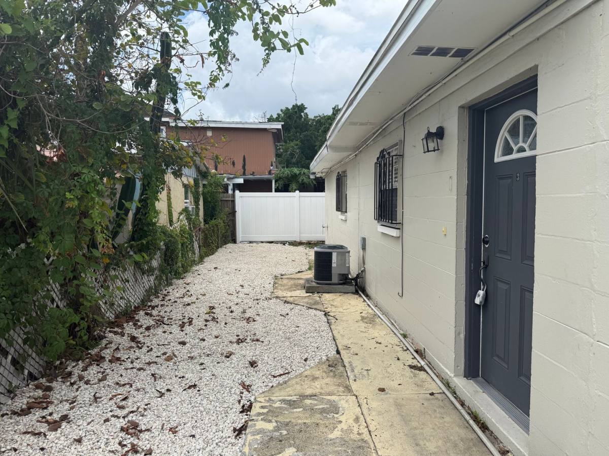 Apartment for rent at 3318 W Walnut St, Tampa, FL 33607