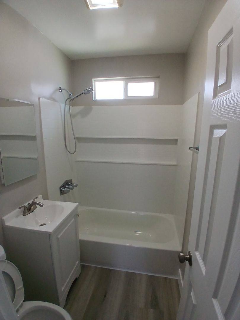 Apartment for rent at 3220 Santa Fe Ave, Long Beach, CA 90810