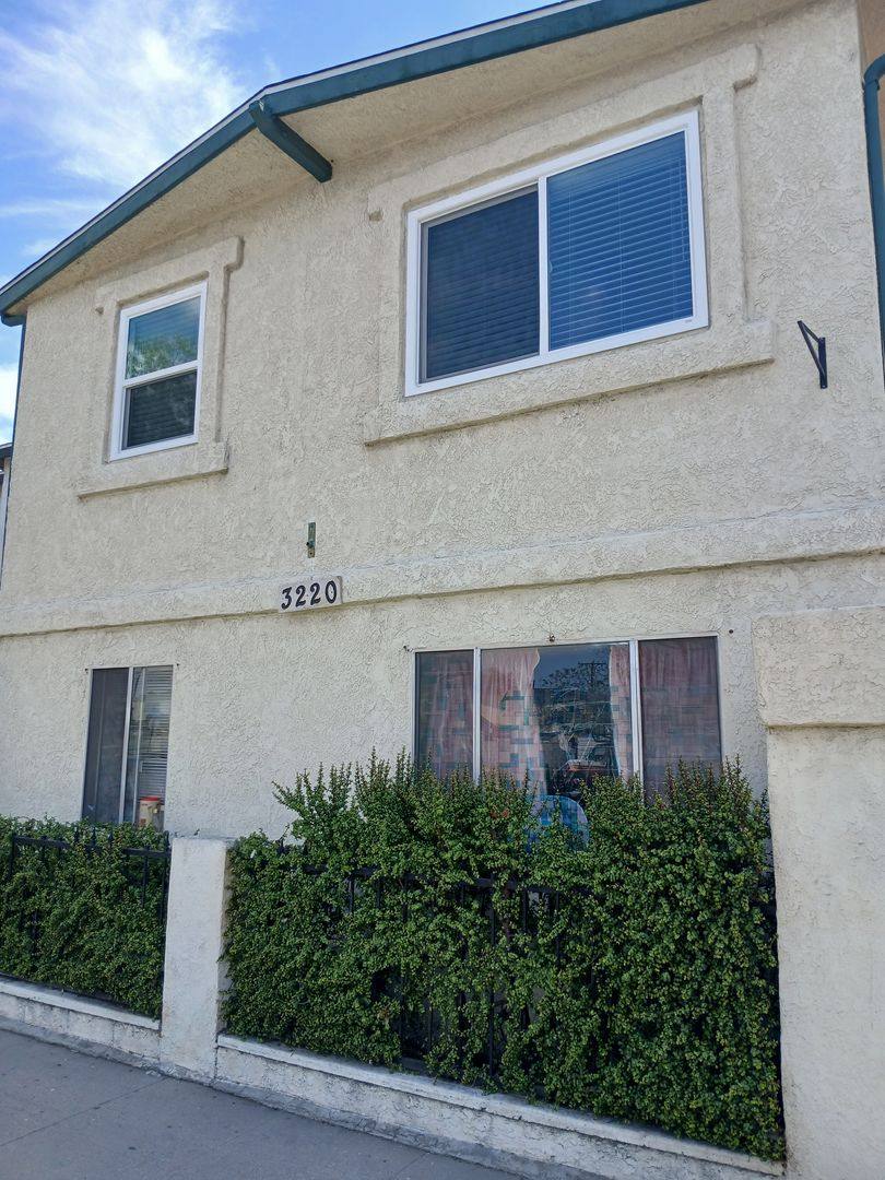 Apartment for rent at 3220 Santa Fe Ave, Long Beach, CA 90810